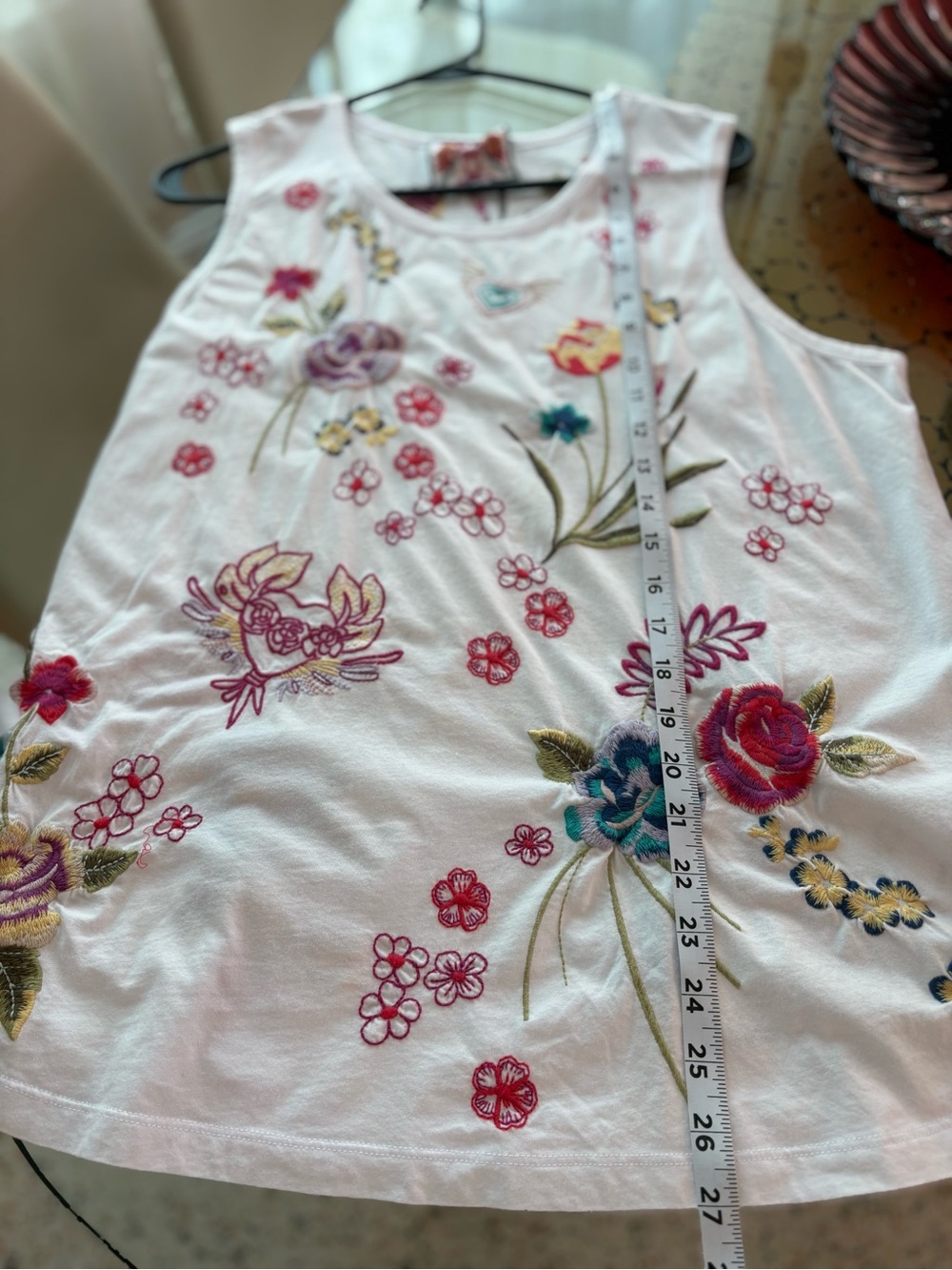 JOHNNY WAS Embroidered Sleeveless Swing Tank Top! White Cotton Knit! Size Large - Picture 9 of 10